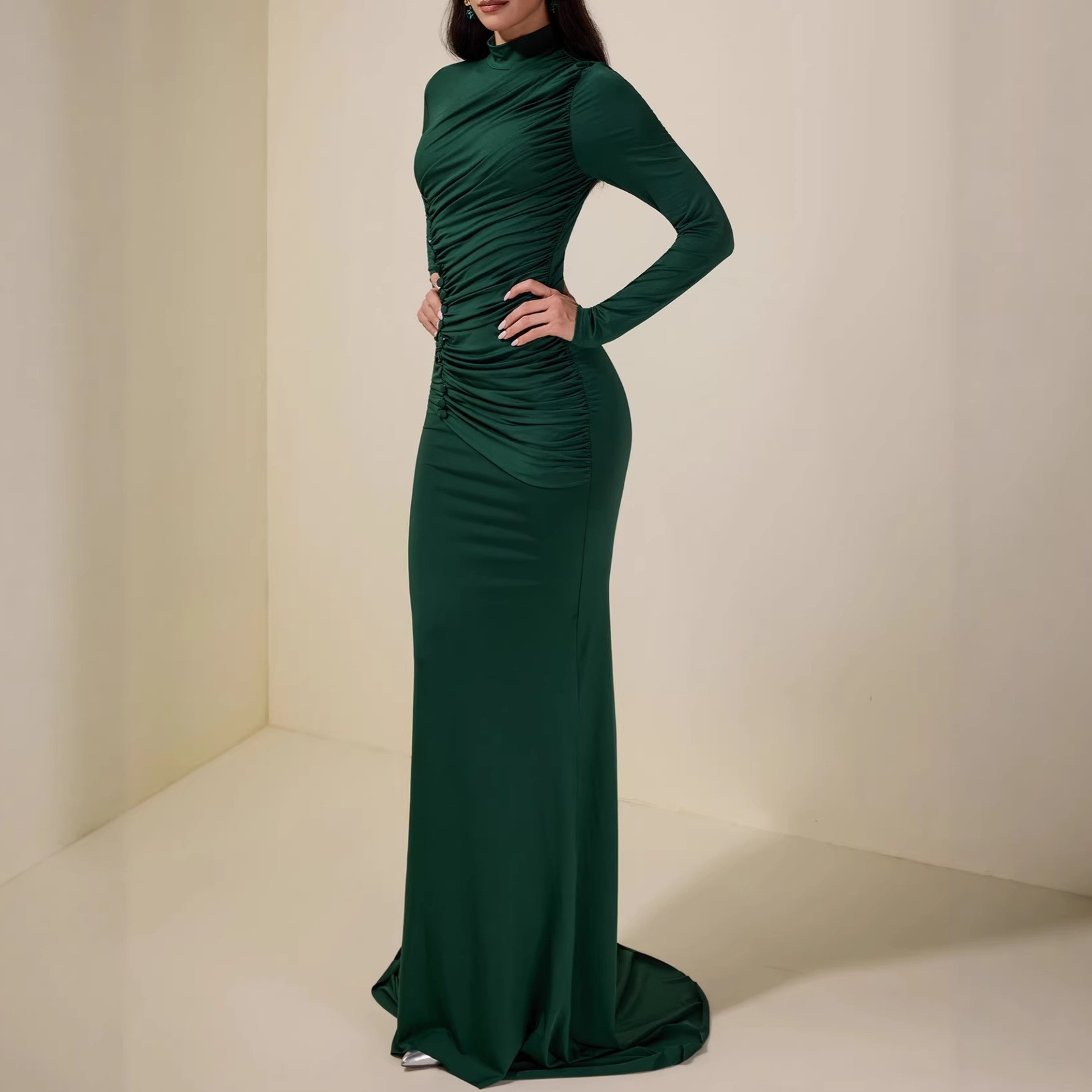 Ruffled long-sleeved fitted green halter-neck sexy dress with a feminine style