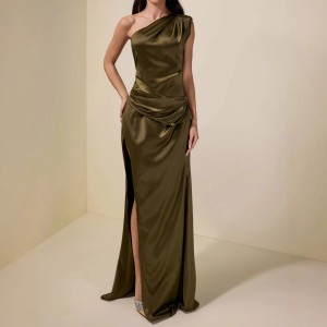 New style elegant side-opening pleated green dress with graceful back exposure and high-end length.