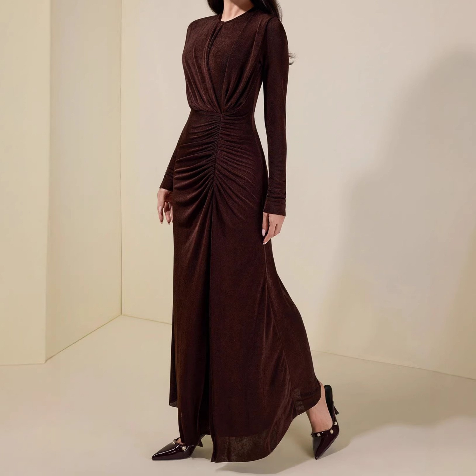 Round-neck long-sleeved pleated fitted deep brown elegant dress