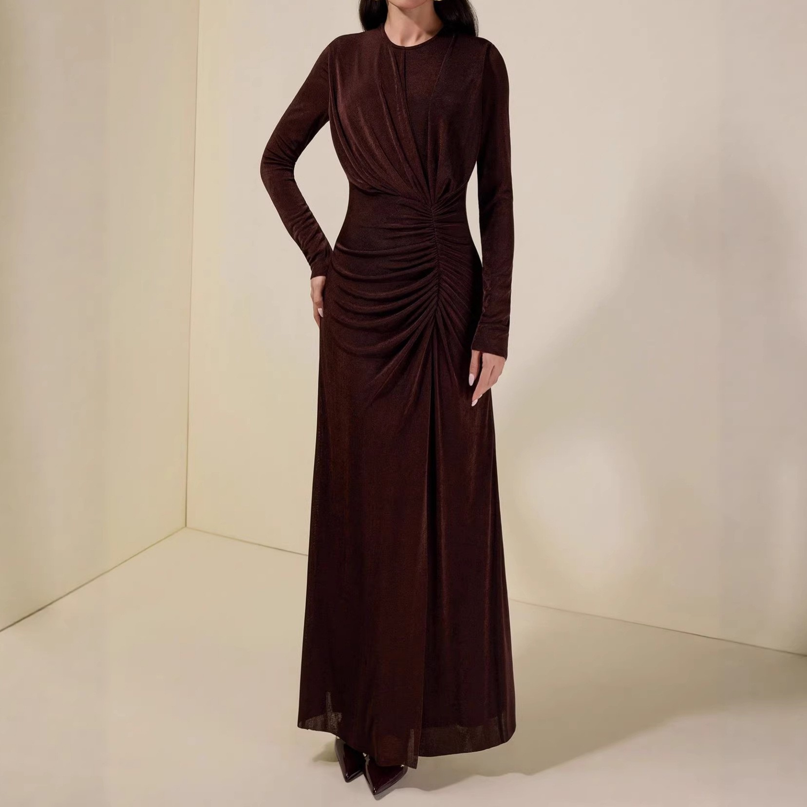 Round-neck long-sleeved pleated fitted deep brown elegant dress