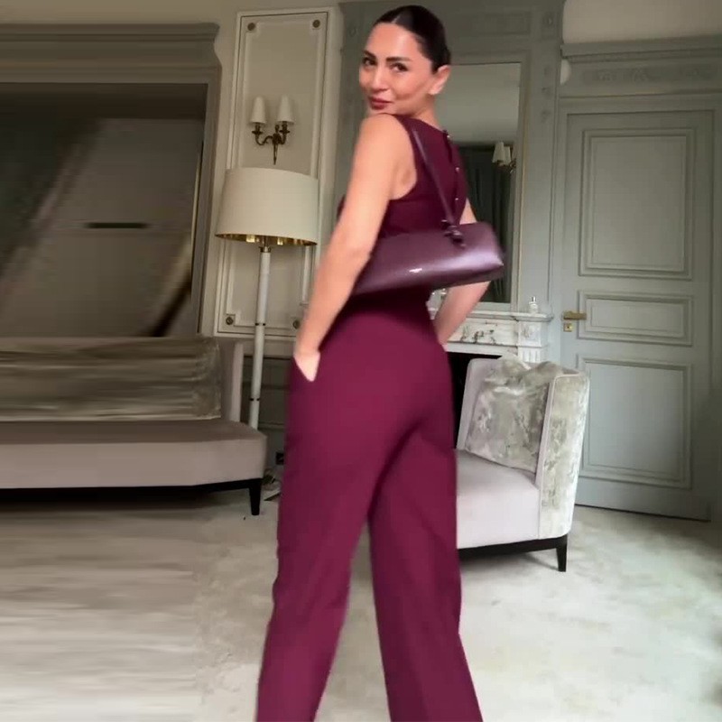 Sleeveless low-cut straight-leg pants in wine red, an elegant two-piece set
