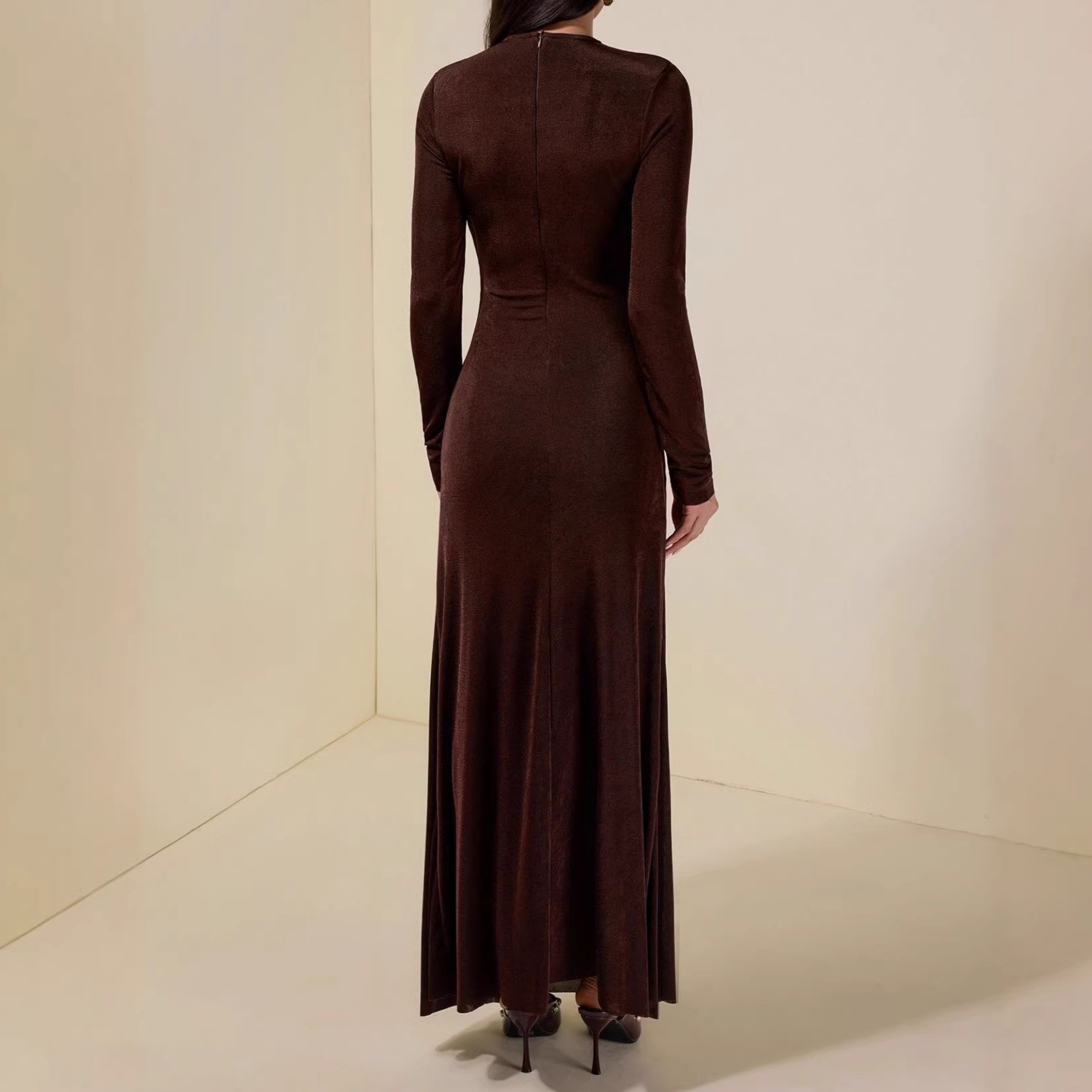 Round-neck long-sleeved pleated fitted deep brown elegant dress